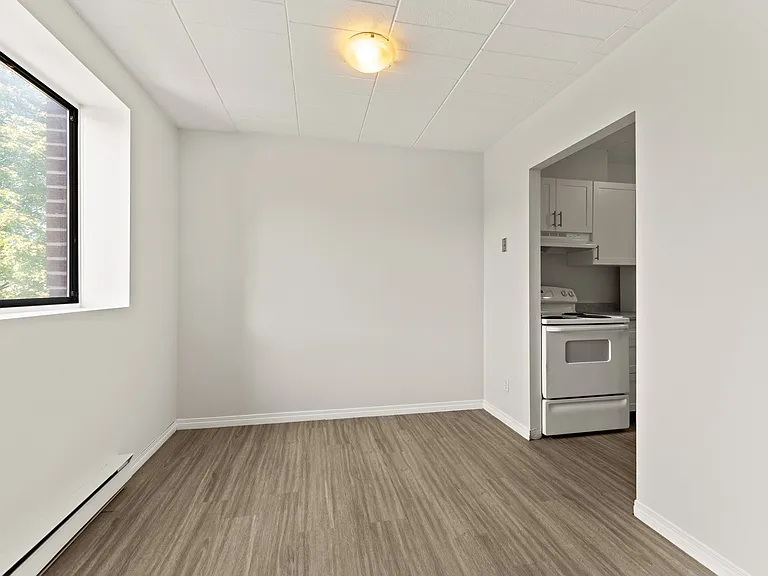 3165 Russell St — Photo 13