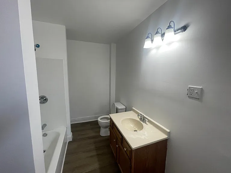 414 N Front St — Photo 6