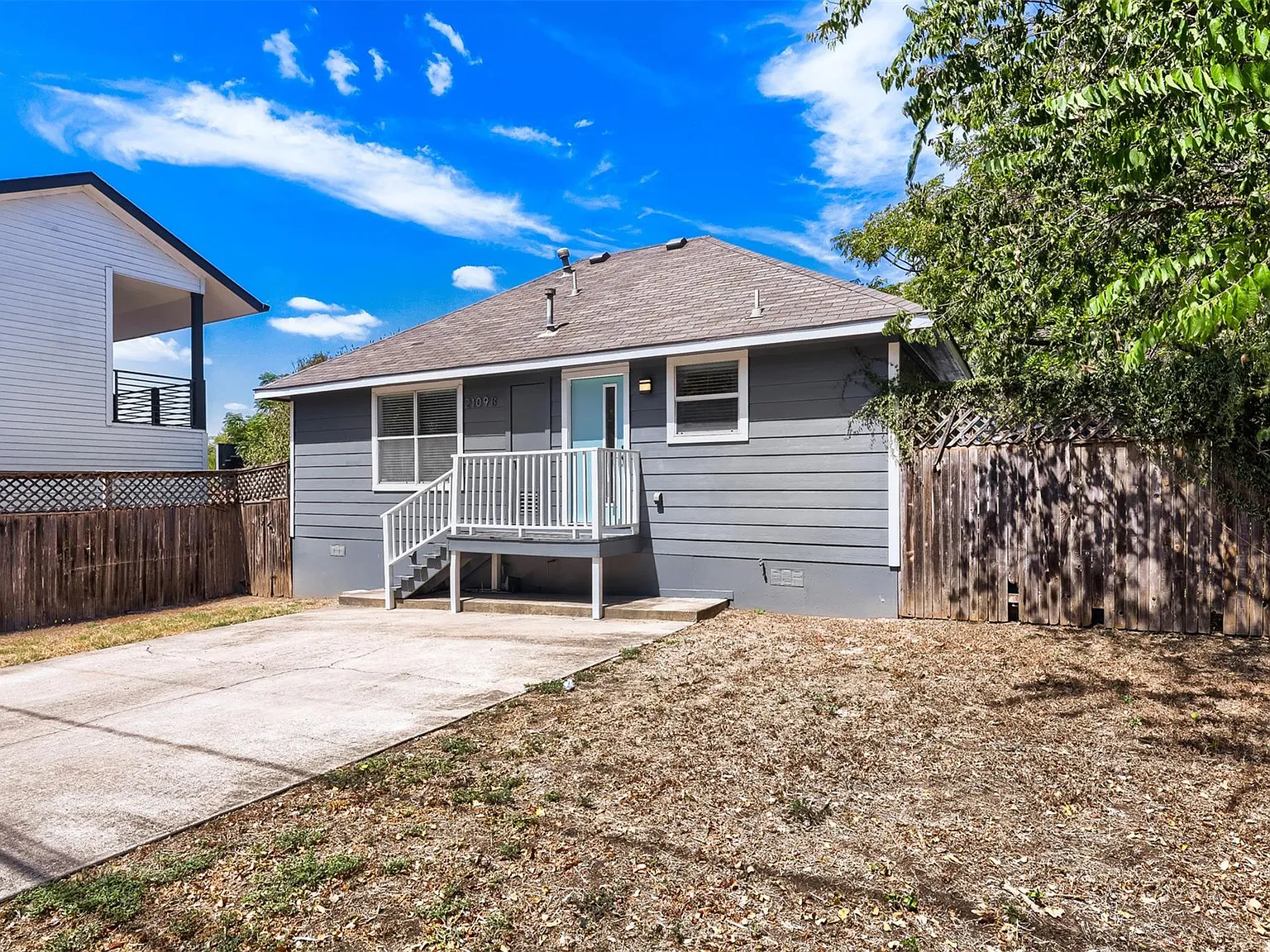 2 bed, 1.0 bath, 850 sqft, $2,500 — Photo 2