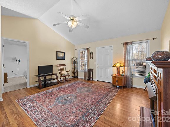 5th image of 455 Cantiberry Dr