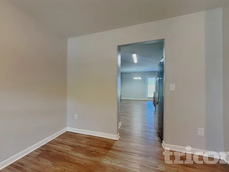 4114 Vershire Ave — Photo 3
