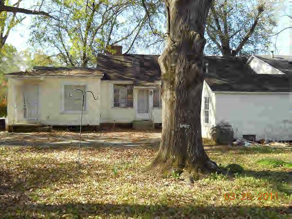 2nd image of 630 Mary St