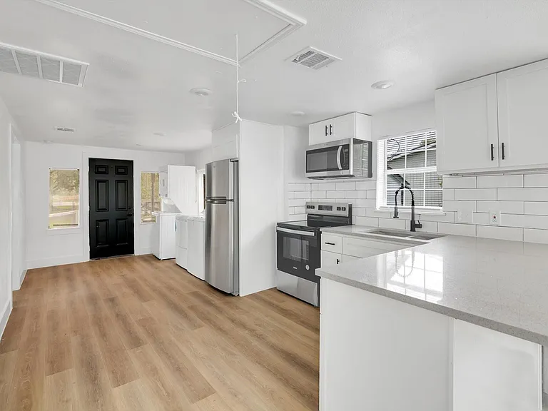 3510 Brooks St — Photo 9