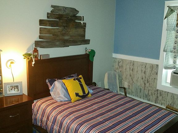 3rd image of 238 Parkwood Cir