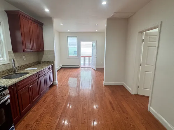 72 Avenue C APT 3, Bayonne, NJ 07002