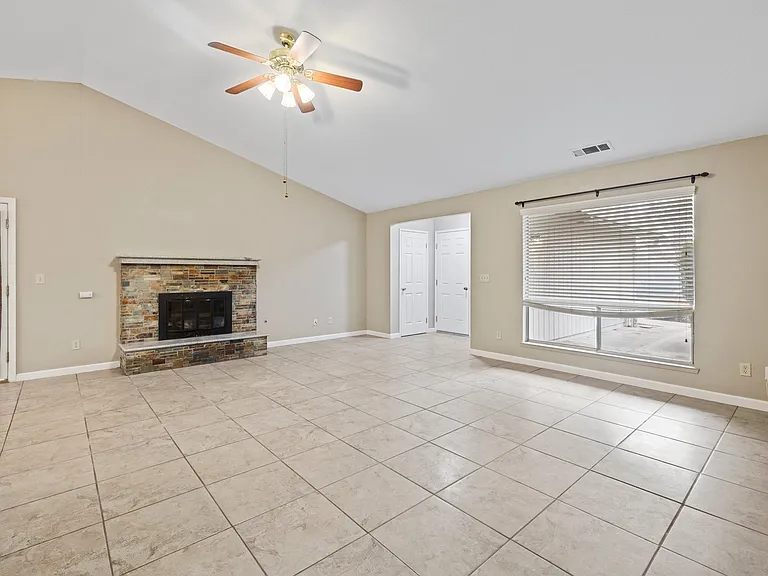 1812 W Wren Dr — Photo 6