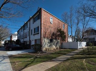 14945 258th St, Rosedale, NY 11422