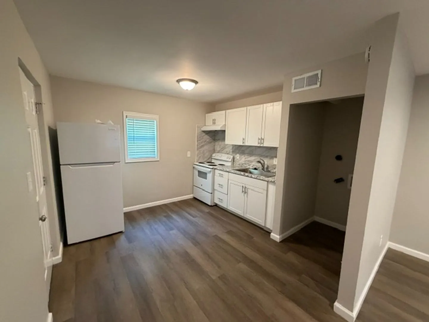 Room in 2 Bedroom Home in Marietta — Photo 3