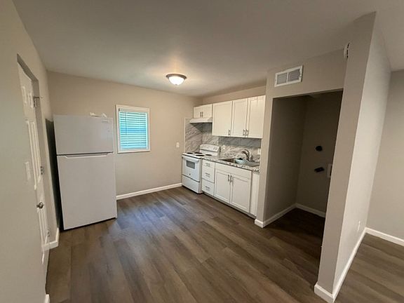 3rd image of 531 Gresham Park Dr APT B