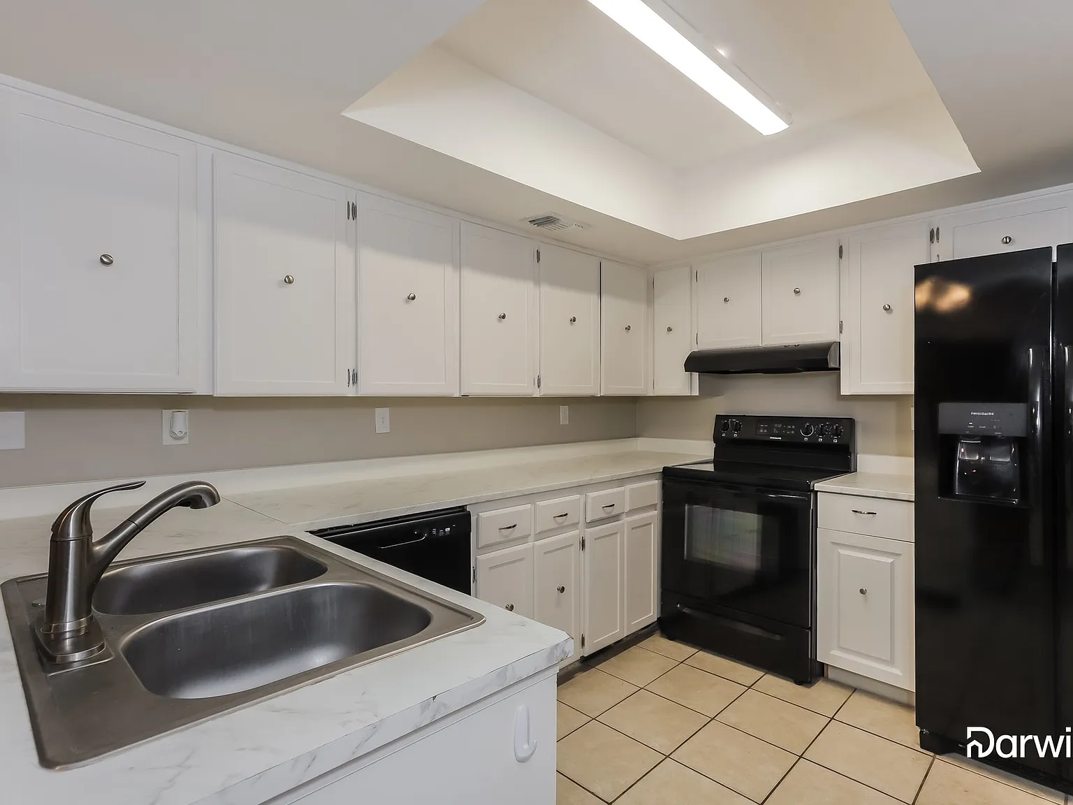 4 bed, 2.5 bath, 2360 sqft, $2,670 — Photo 2