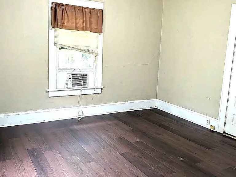 672 Bowden St — Photo 9