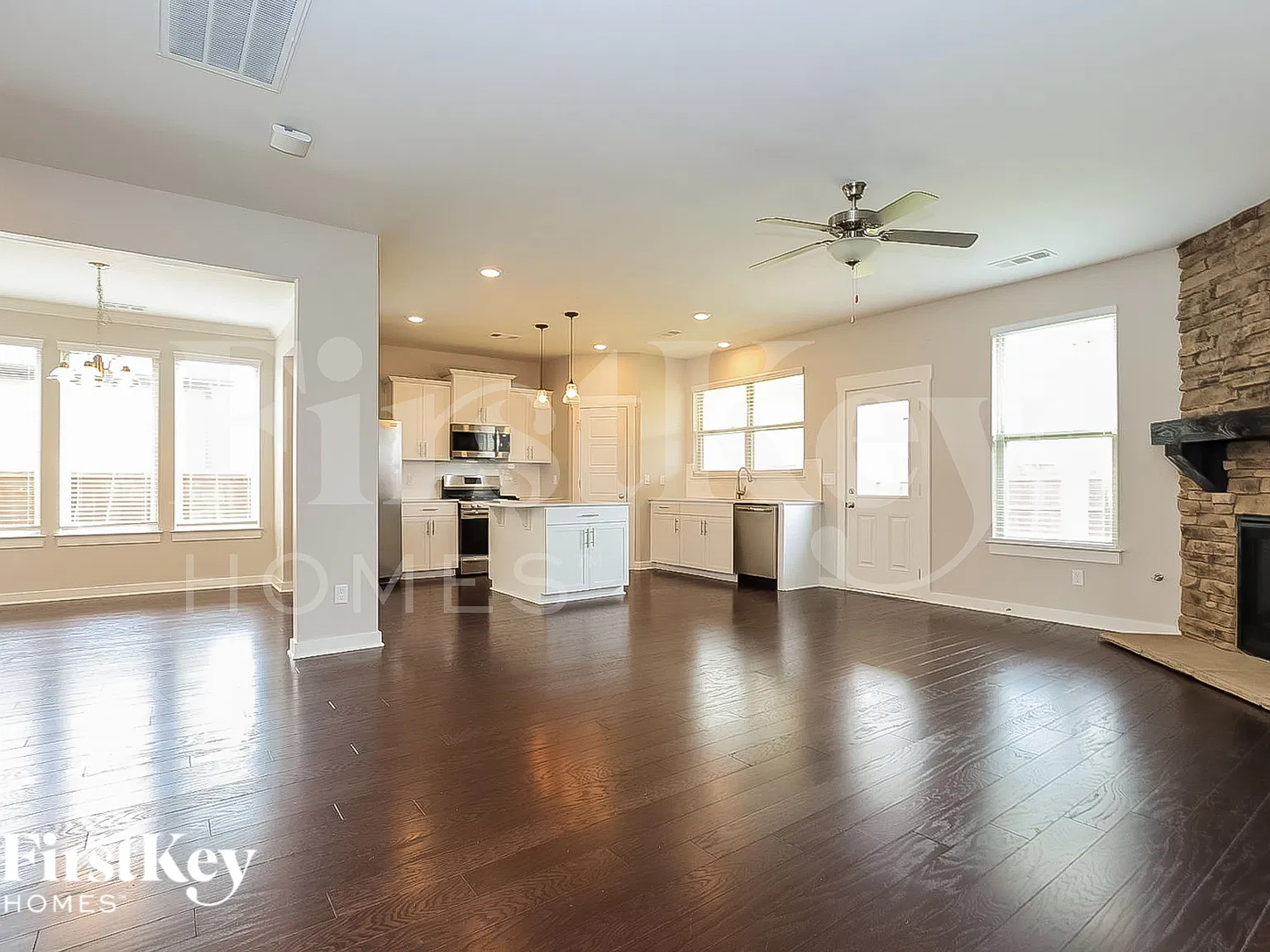 4 bed, 3.0 bath, 2498 sqft, $2,850 — Photo 3