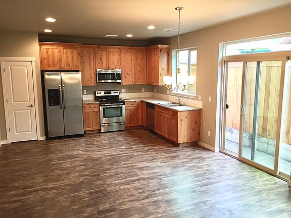 3rd image of 1317 NE 82nd Dr