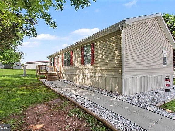3rd image of 46 Elizabeth Ln