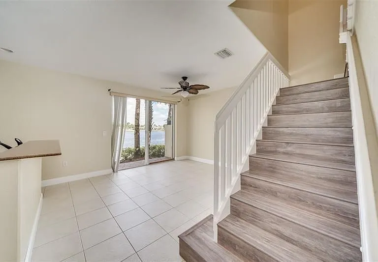 2761 SW 85th Ave — Photo 2