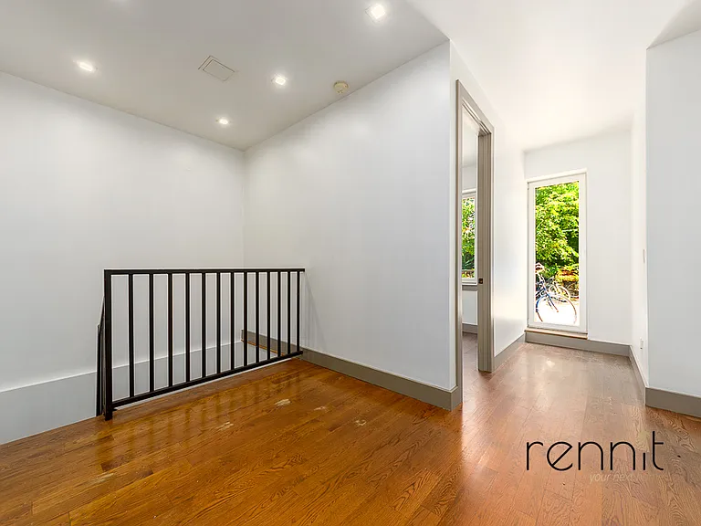 211 Troy Ave #1L — Photo 2