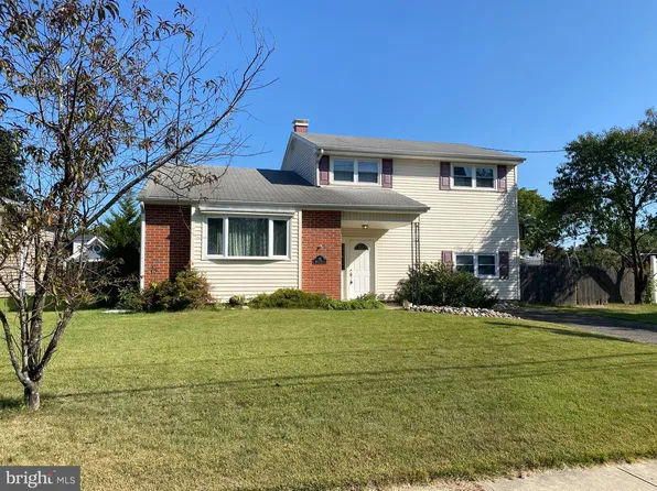 32 Monroe Dr, Hamilton, NJ 08619