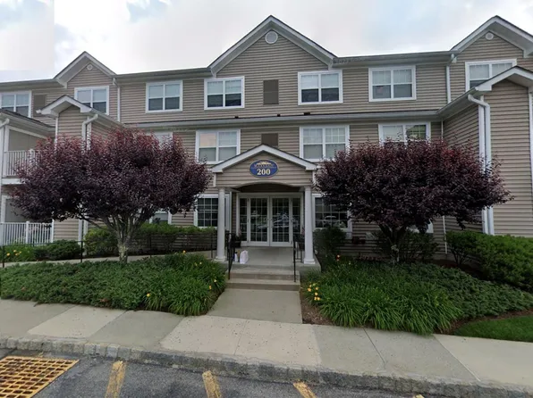 200 Woodcrest Lane #222, Mount Kisco, NY 10549