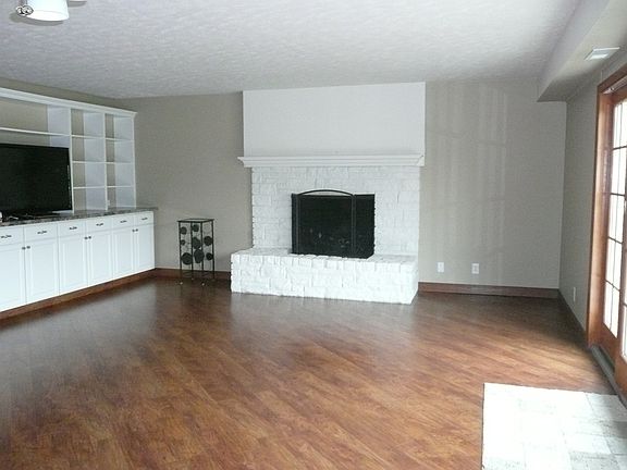 2nd image of 2414 Lynwood St