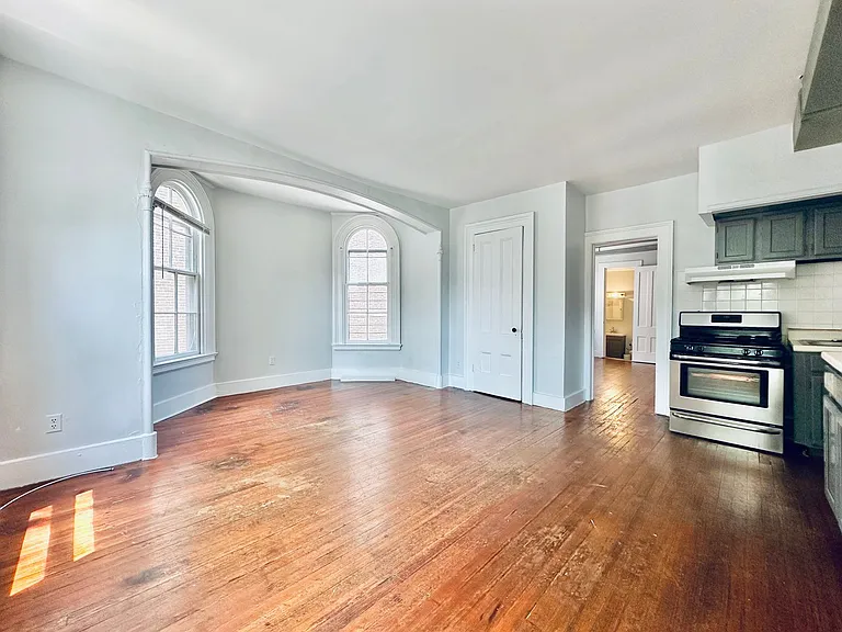 271 Crown St — Photo 10