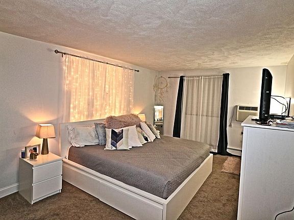 5th image of 400 Governors Dr APT 13