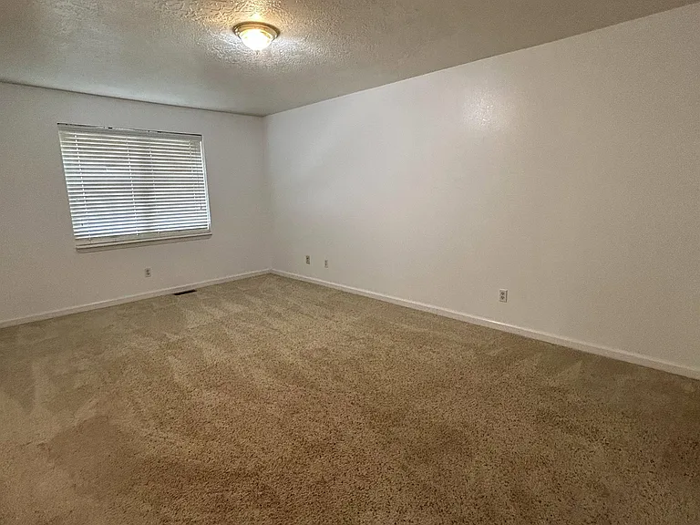 320 S Ashley Ave — Photo 6