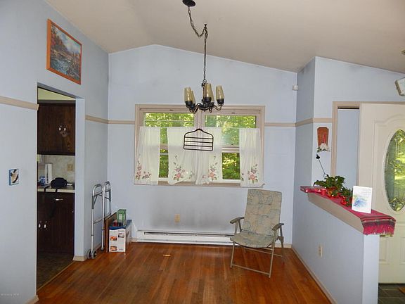 5th image of 132 Foxcroft Dr