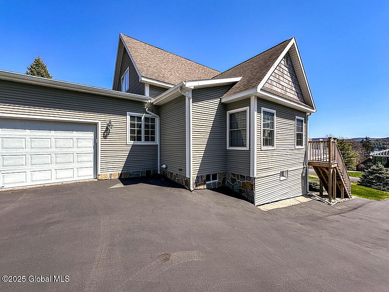 5th image of 19 Sunnyview Lane