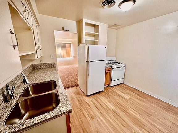 4th image of 525 Douglas St #B