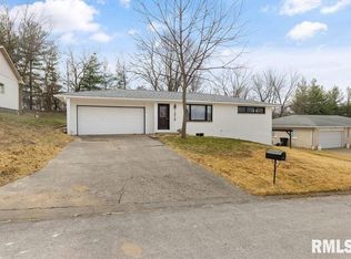 1818 Hilltop Dr, Quincy, IL 62305