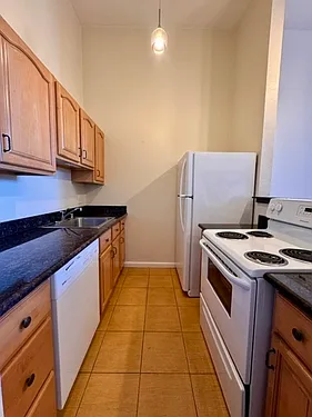 410 N Civic Dr — Photo 15