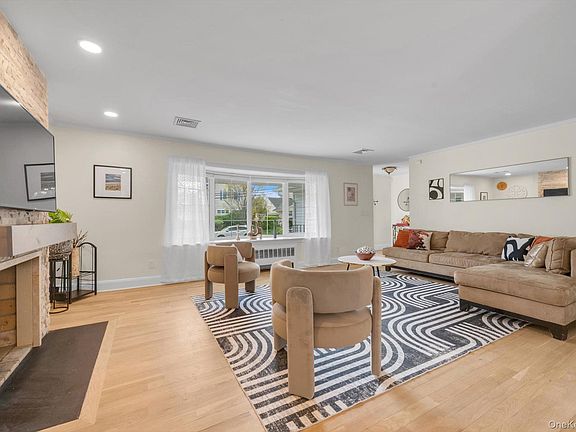 3rd image of 10 Thompson Drive