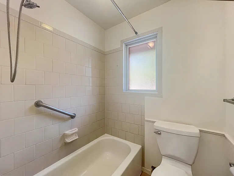 2604 NE Garden Ln — Photo 21