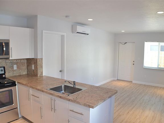 5th image of 718 SE 13th St APT 1