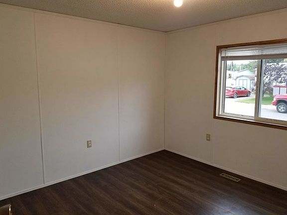 5th image of 227 Skogg Ave