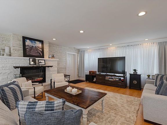 4th image of 4155 Greenwood St