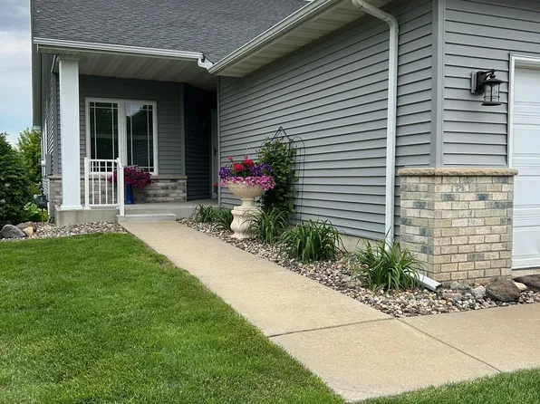 2808 Village Dr, Faribault, MN 55021