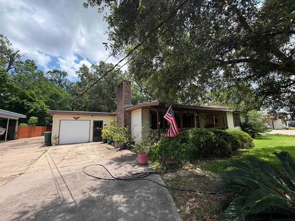 2890 W Lucas Dr, Beaumont, TX 77706