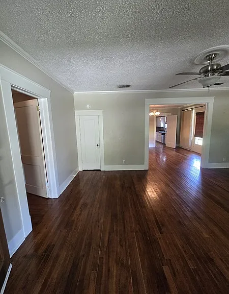 200 Henley Perry Dr — Photo 2
