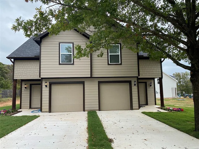 1020 Layne Dr — Photo 2