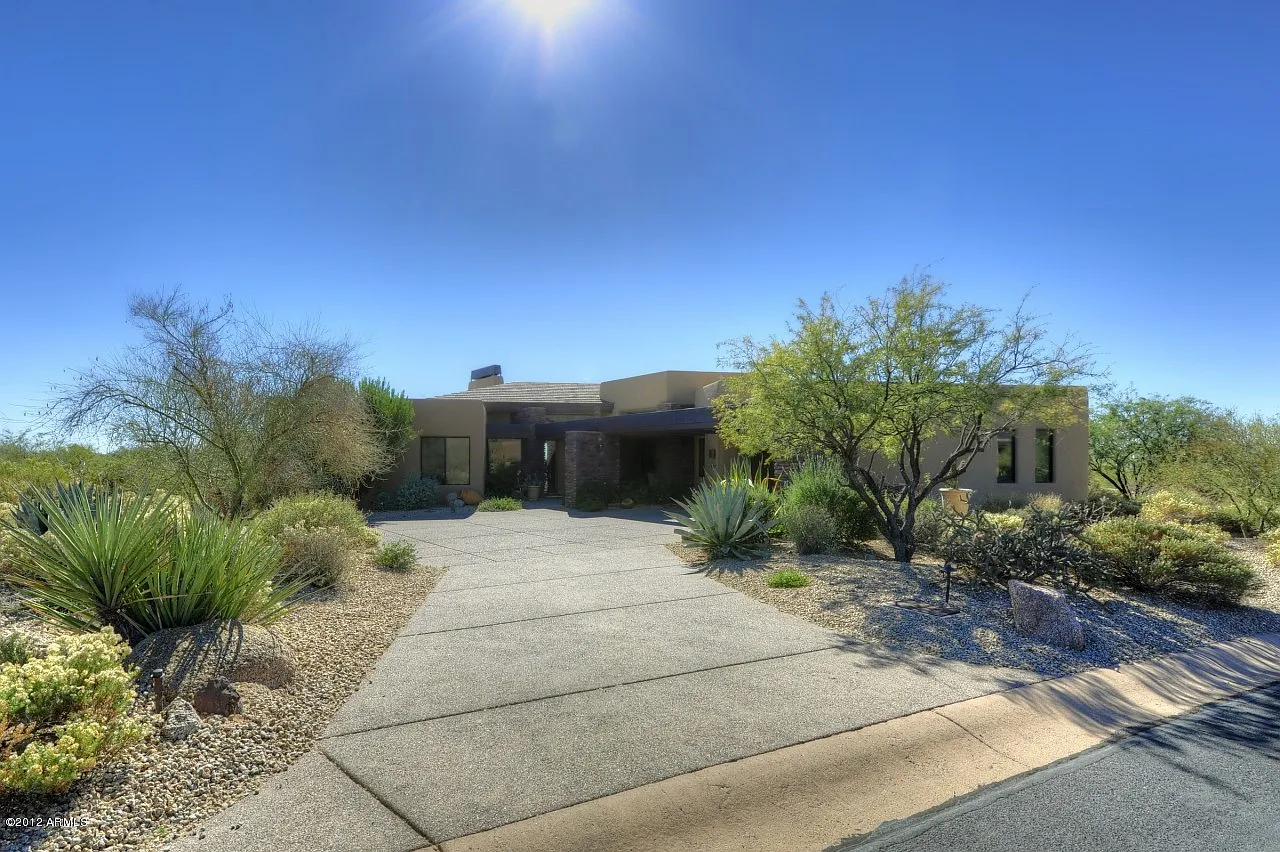3 bed, 3.5 bath, 3307 sqft, $7,000 — Photo 2