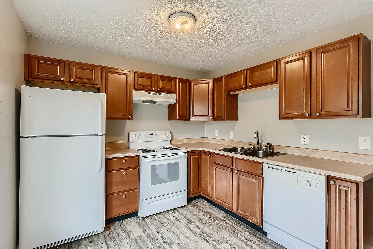 Alder Square Townhomes — Photo 4