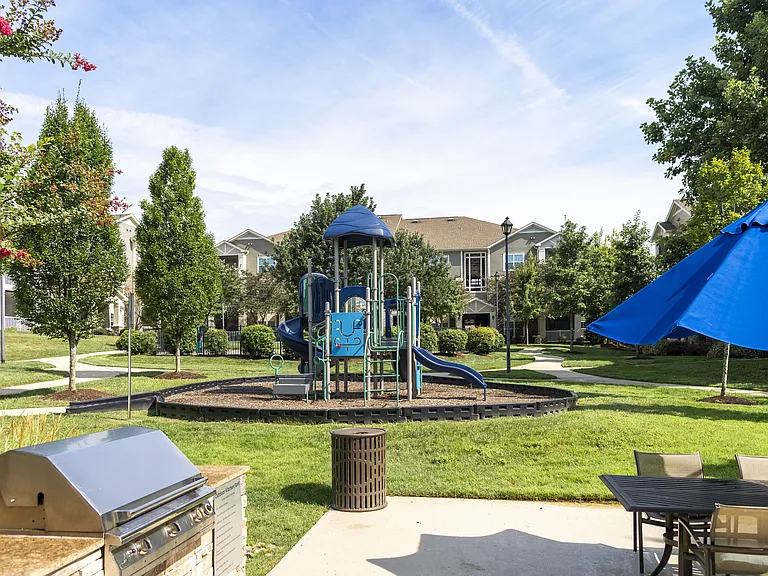 Oasis at Montclair — Photo 30