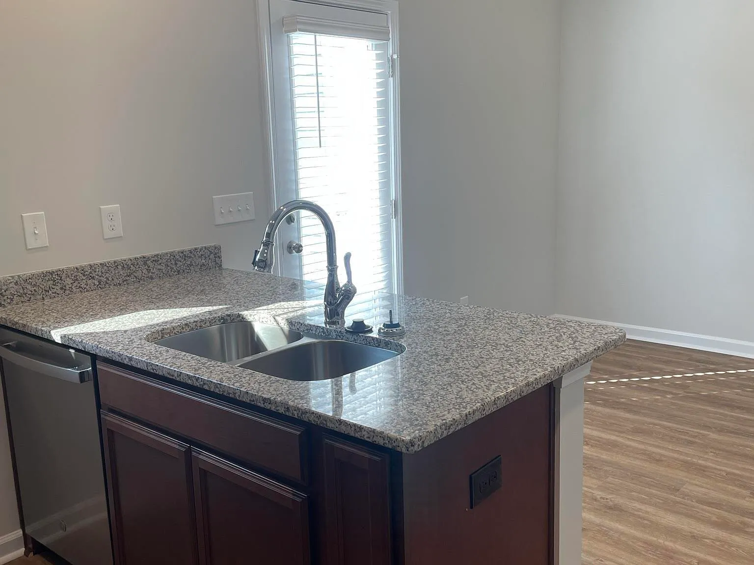3 bed, 1288 sqft, $1,795 — Photo 4