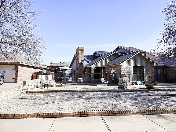 2306 SW Avenue B — exterior photo