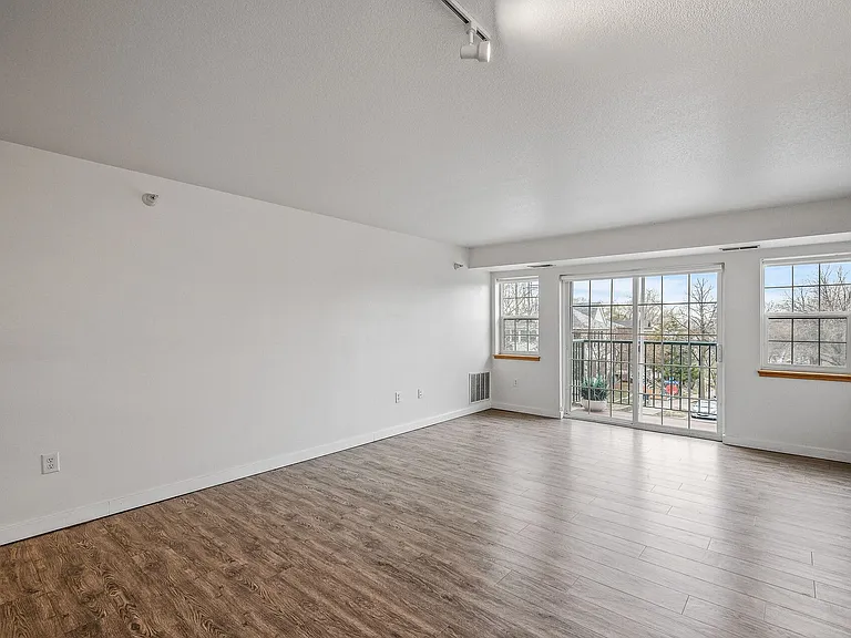 500 W Franklin Ave — Photo 6