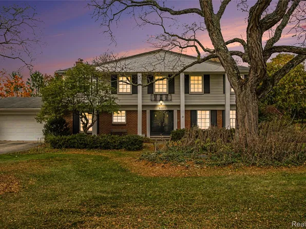 31277 Pickwick Ln, Beverly Hills, MI 48025