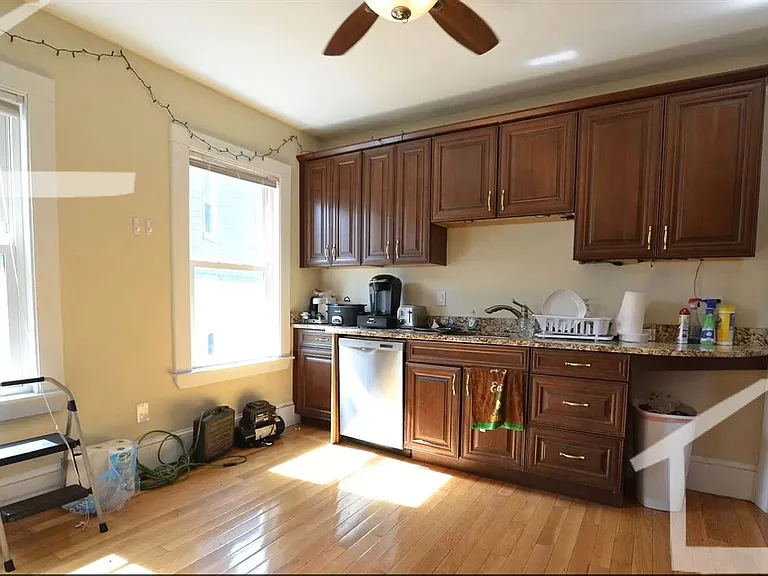 75 Leicester St #2 — Photo 2