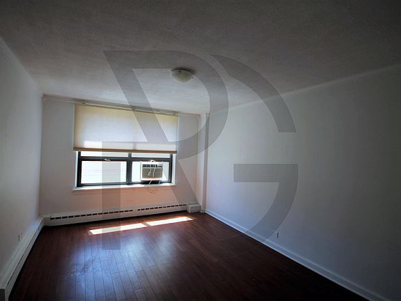 3rd image of 445 W Wellington Ave #U2c