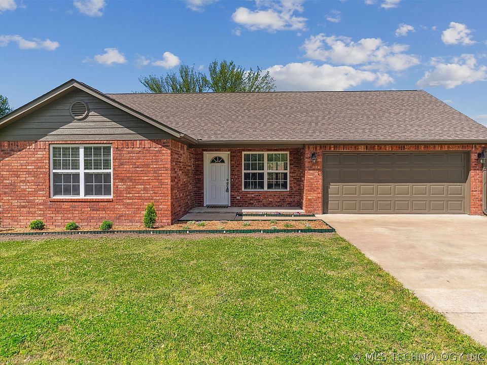 1st image of 105 Chukker Dr